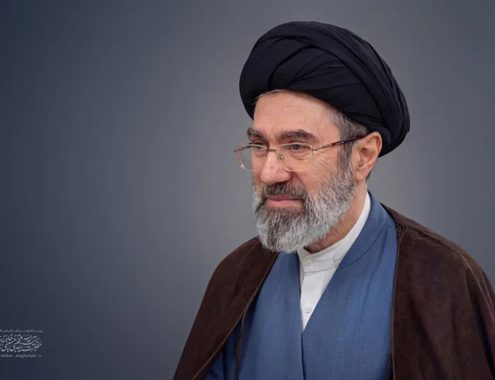 رهبر انقلاب: هر اقدامی که موجب سرخوردگی مردم شود، کمک به دشمن است
